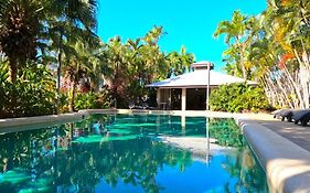 Trinity Beach Club Holiday Apartments